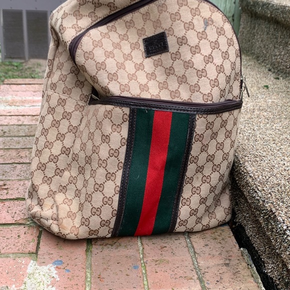 This is a real Gucci bookbag!! - Picture 1 of 6